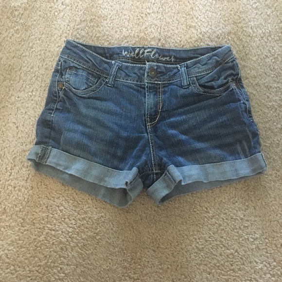 Wallflower Jean Shorts - Picture 2 of 4
